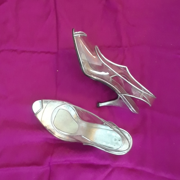 Heels - Picture 4 of 4